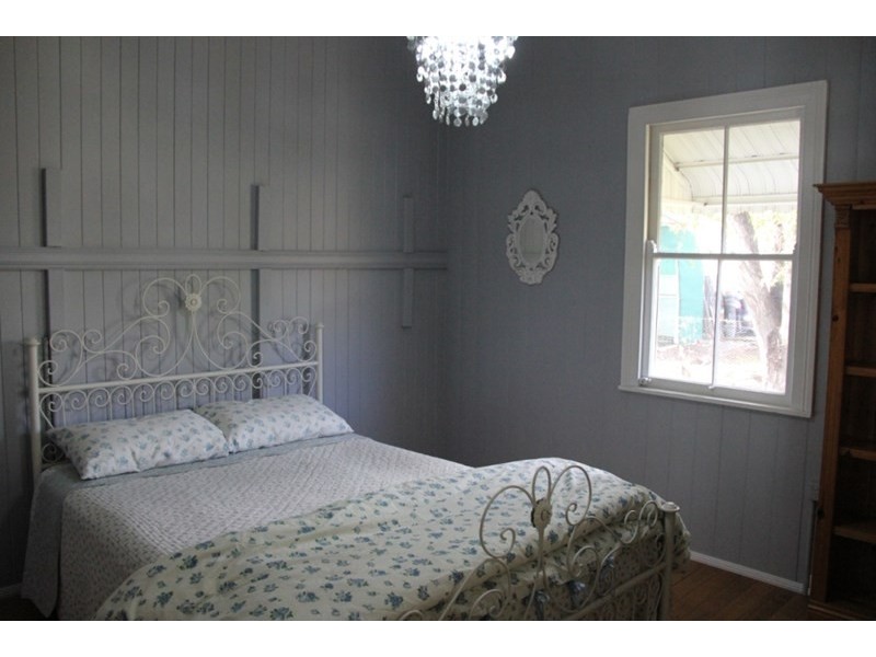 34 South Street, Crows Nest QLD 4355