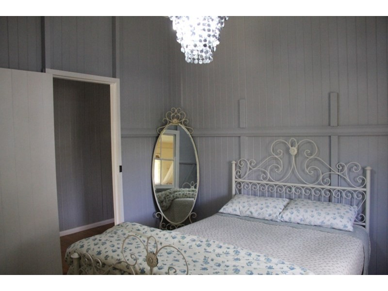 34 South Street, Crows Nest QLD 4355