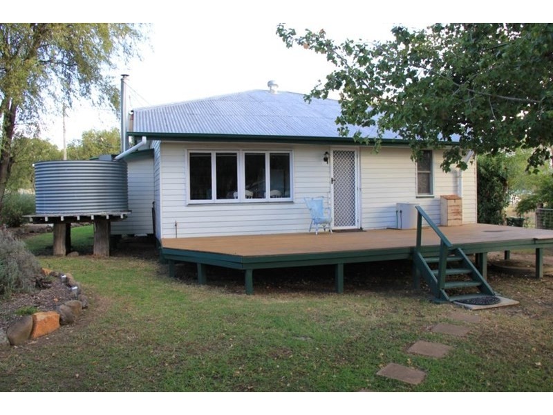 34 South Street, Crows Nest QLD 4355