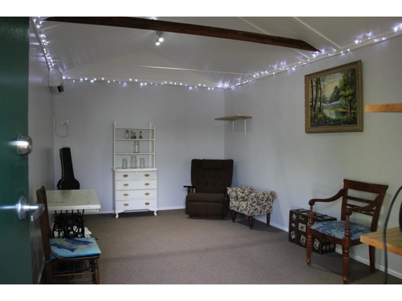 34 South Street, Crows Nest QLD 4355