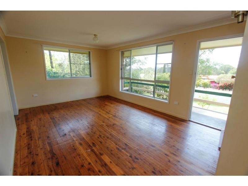 32 Railway Terrace, Crows Nest QLD 4355