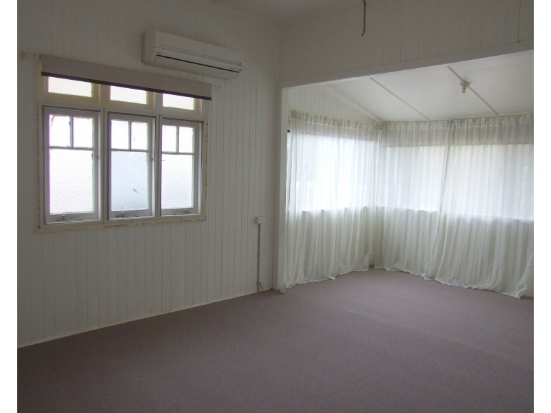 7 Jones Street, Crows Nest QLD 4355