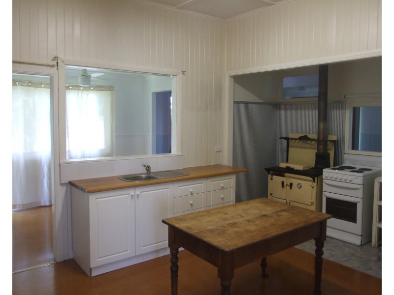 7 Jones Street, Crows Nest QLD 4355