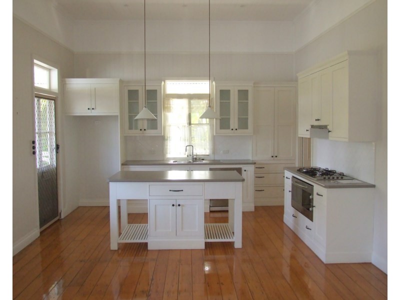 18 Sharp Street, Crows Nest QLD 4355