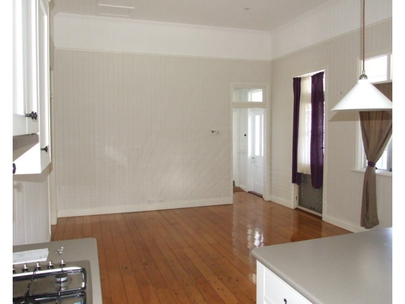 18 Sharp Street, Crows Nest QLD 4355