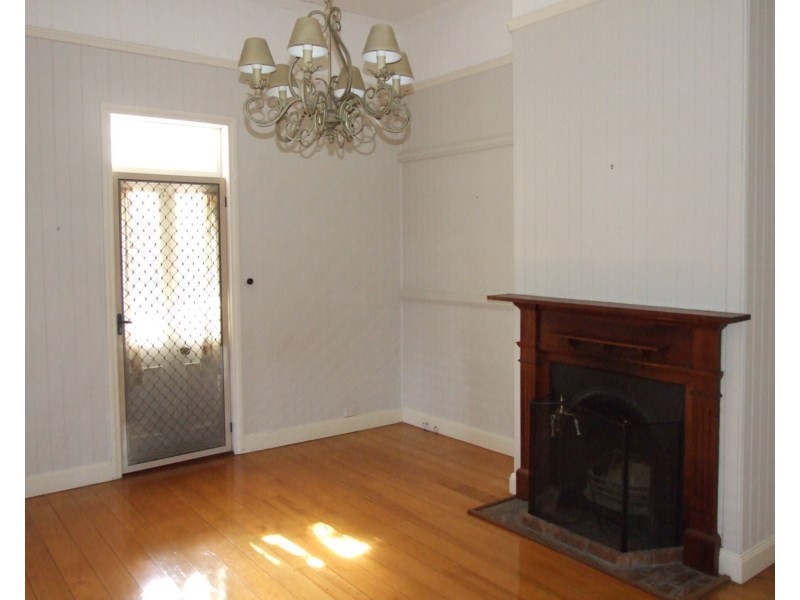 18 Sharp Street, Crows Nest QLD 4355