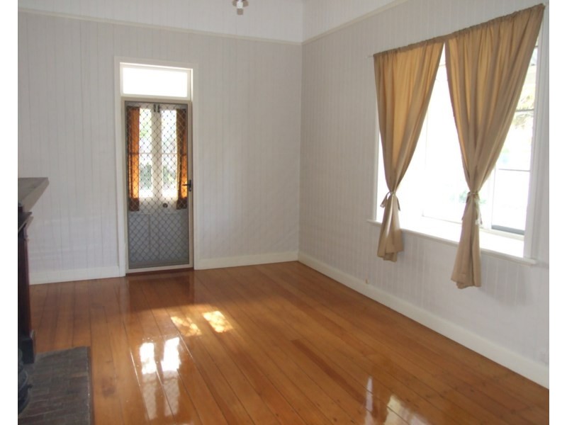 18 Sharp Street, Crows Nest QLD 4355