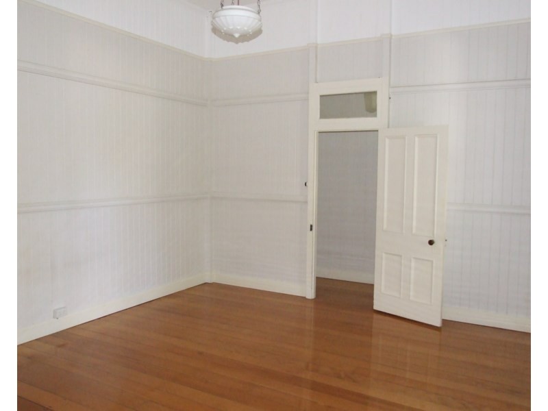 18 Sharp Street, Crows Nest QLD 4355