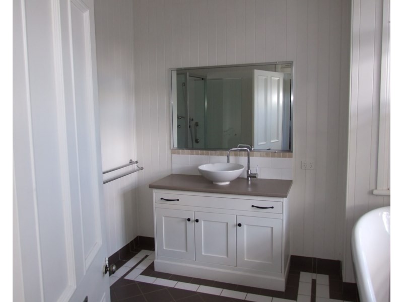 18 Sharp Street, Crows Nest QLD 4355