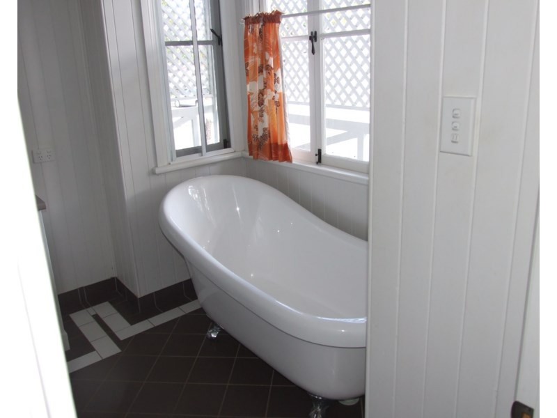 18 Sharp Street, Crows Nest QLD 4355