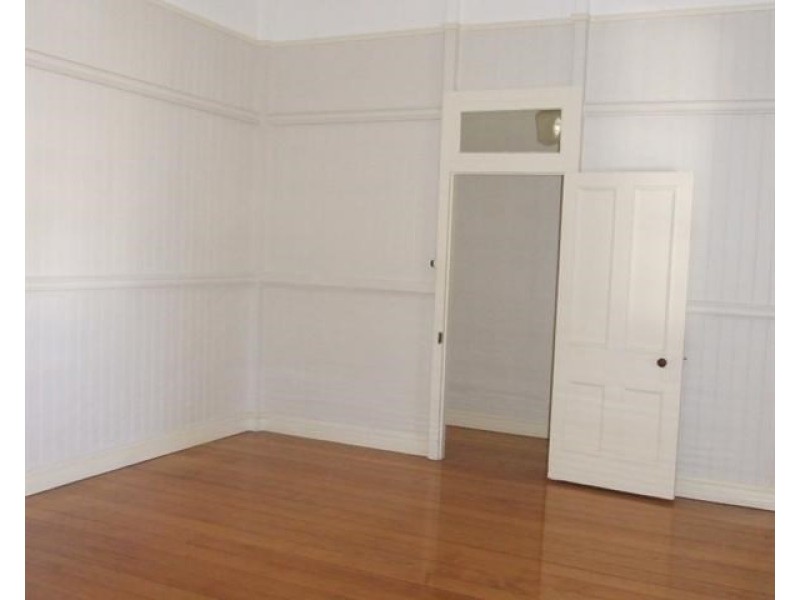 18 Sharp Street, Crows Nest QLD 4355