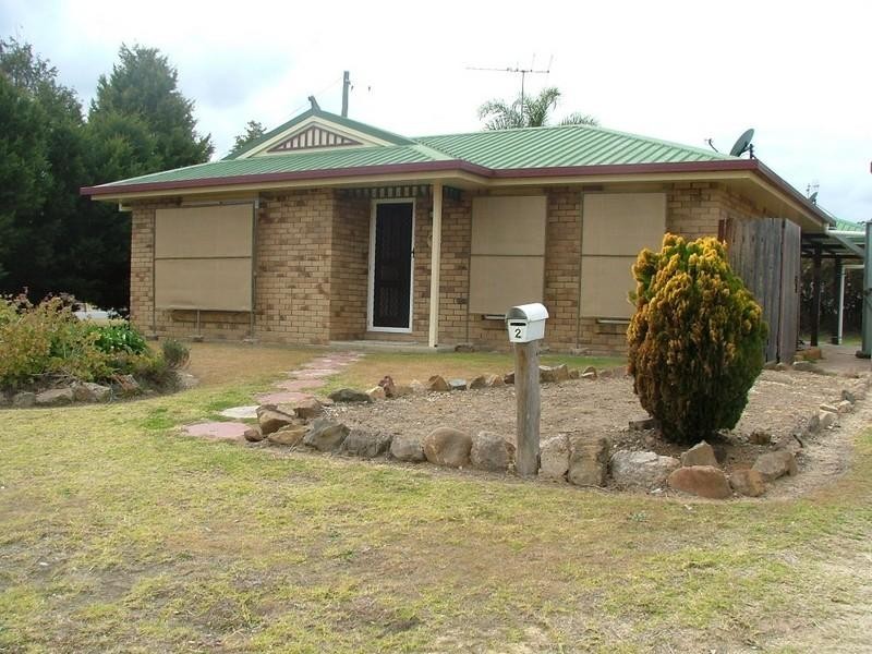 2 Parkland Drive, Crows Nest QLD 4355