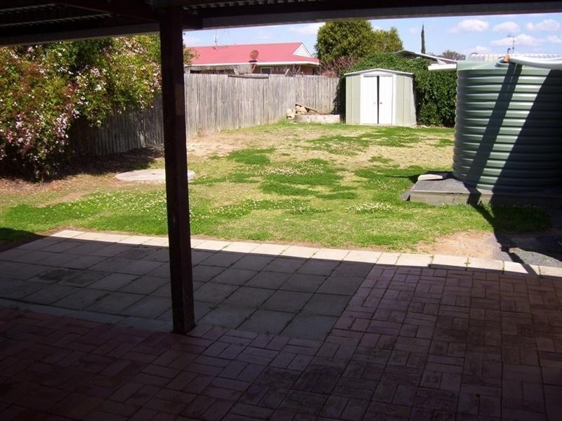 2 Parkland Drive, Crows Nest QLD 4355