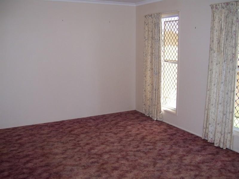 2 Parkland Drive, Crows Nest QLD 4355