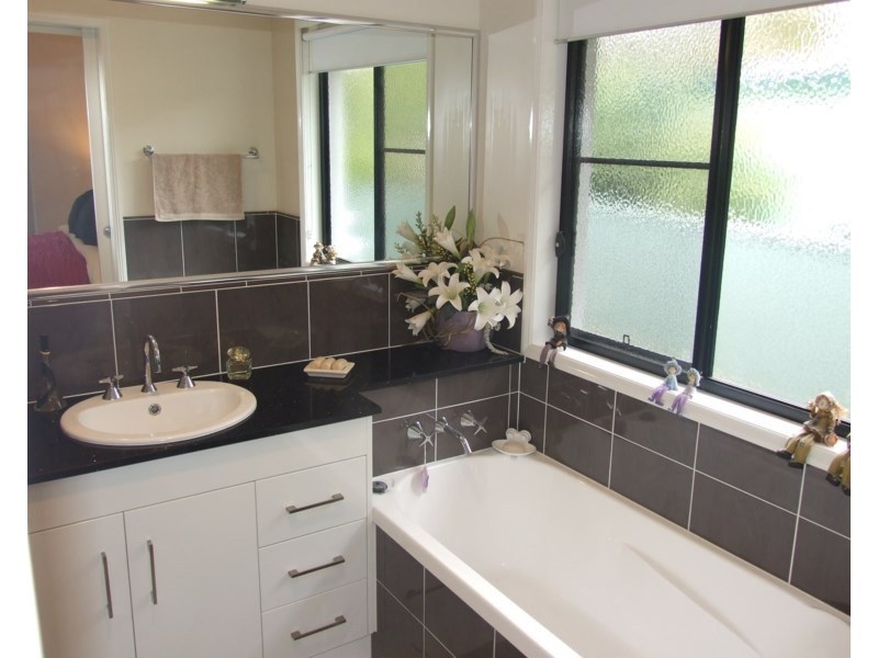 1 Park Lane, Crows Nest QLD 4355