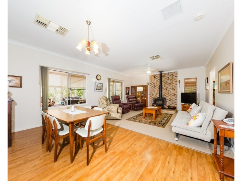 12 Pinnell Road, Crows Nest QLD 4355