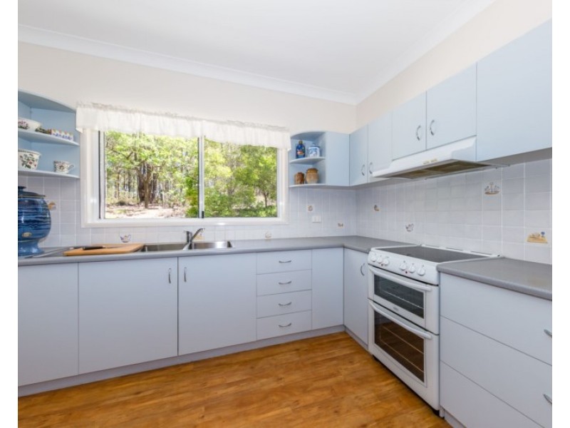 12 Pinnell Road, Crows Nest QLD 4355