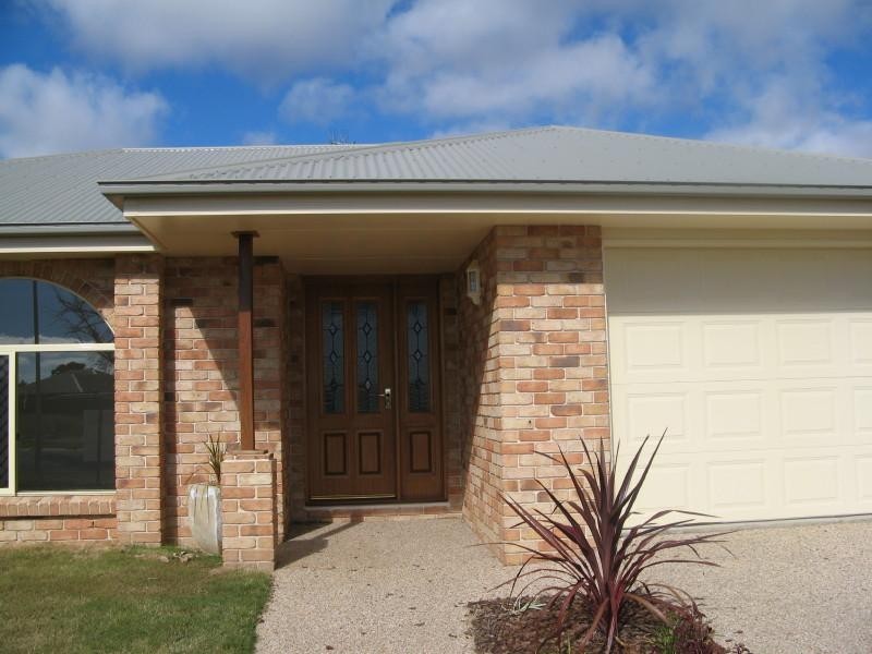 17 Vicky Avenue, Crows Nest QLD 4355