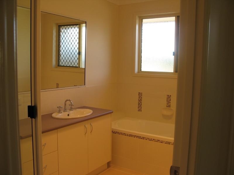 17 Vicky Avenue, Crows Nest QLD 4355