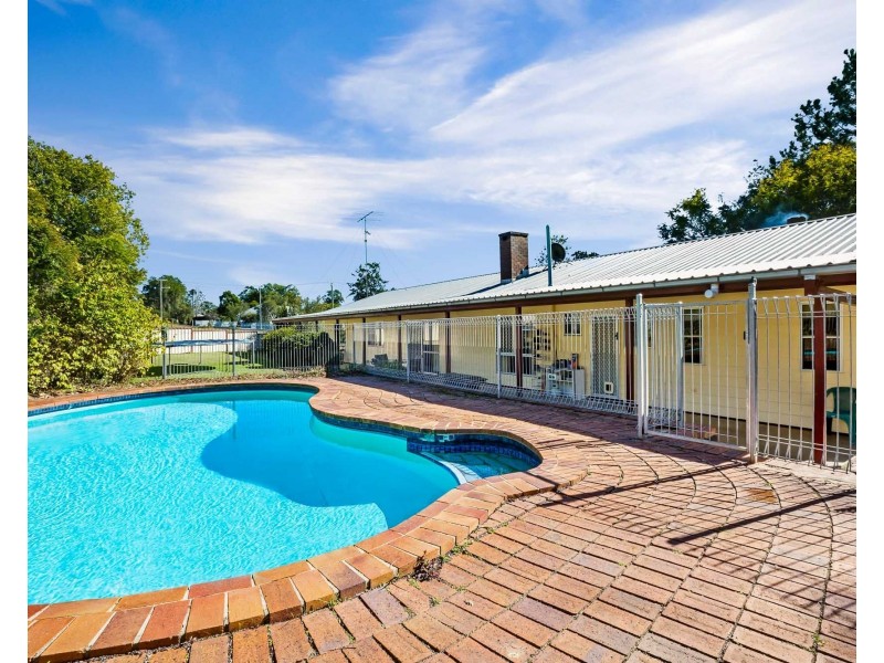 3 William Street, Crows Nest QLD 4355