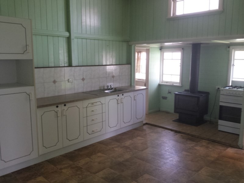 21 Grace Street, Crows Nest QLD 4355