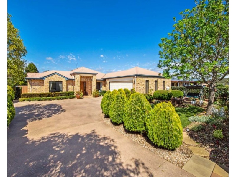 7 Lee Court, Crows Nest QLD 4355