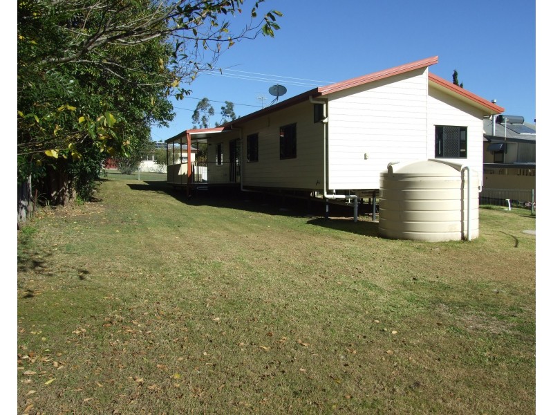 26 Albert Street, Crows Nest QLD 4355