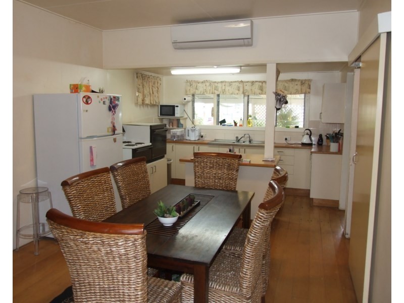 17 Albert Street, Crows Nest QLD 4355