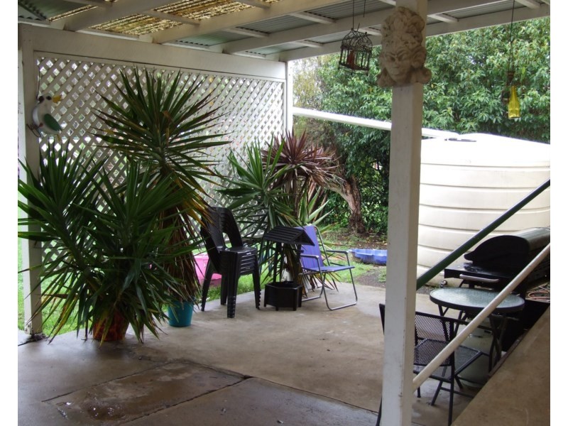 17 Albert Street, Crows Nest QLD 4355