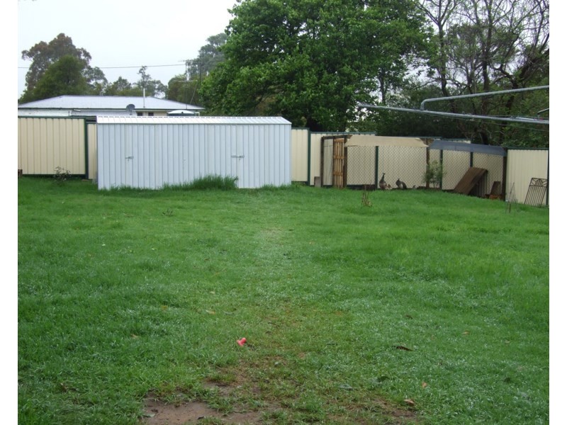 17 Albert Street, Crows Nest QLD 4355