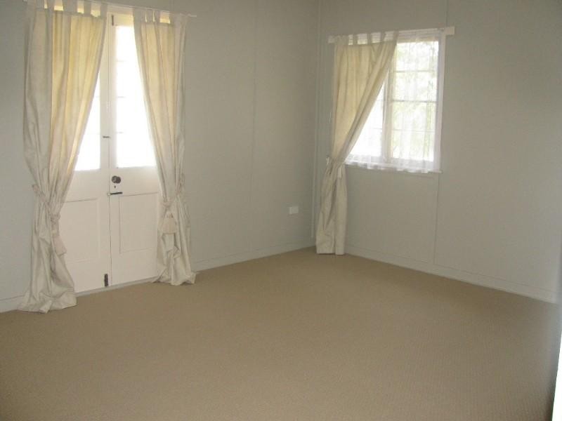 5 John Street, Crows Nest QLD 4355