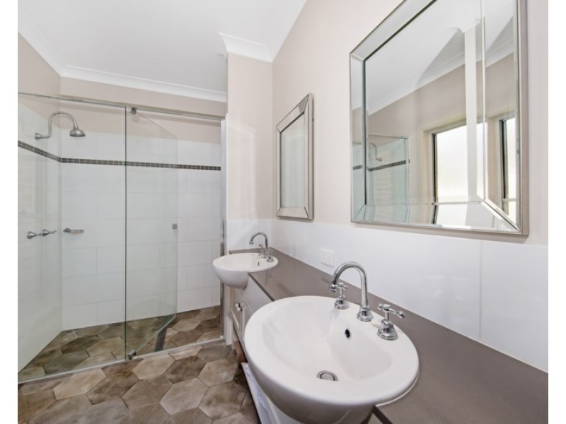 18 Samuel Avenue, Crows Nest QLD 4355