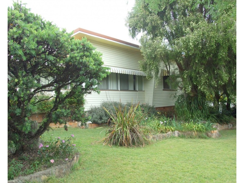 3 New England Highway, Crows Nest QLD 4355