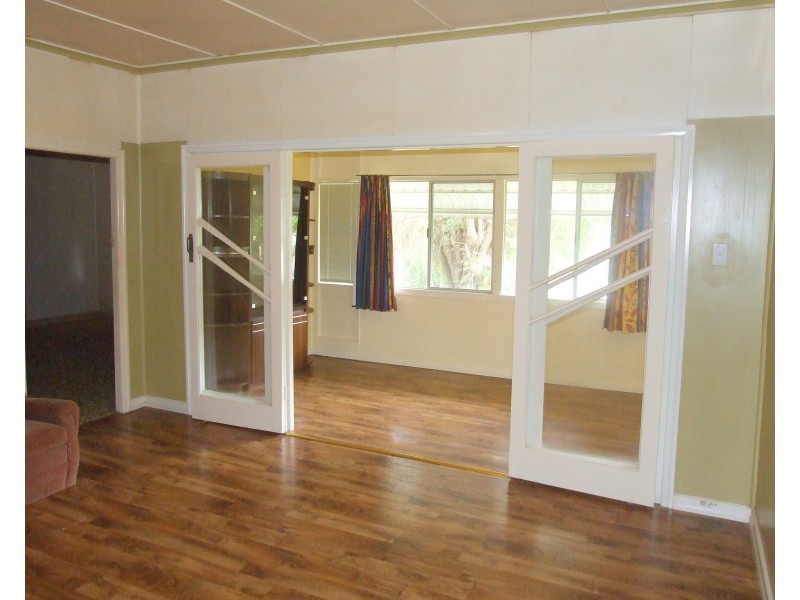 3 New England Highway, Crows Nest QLD 4355