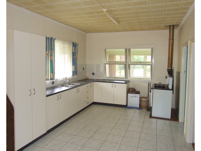 3 New England Highway, Crows Nest QLD 4355