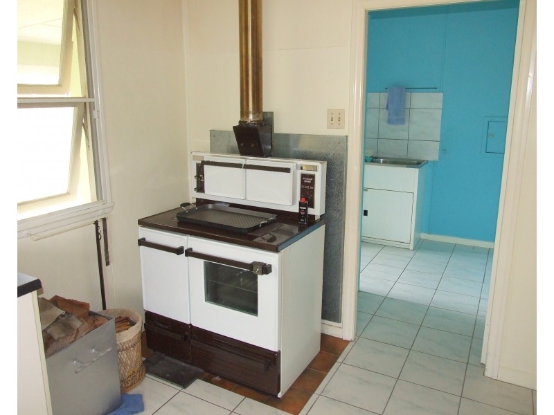 3 New England Highway, Crows Nest QLD 4355