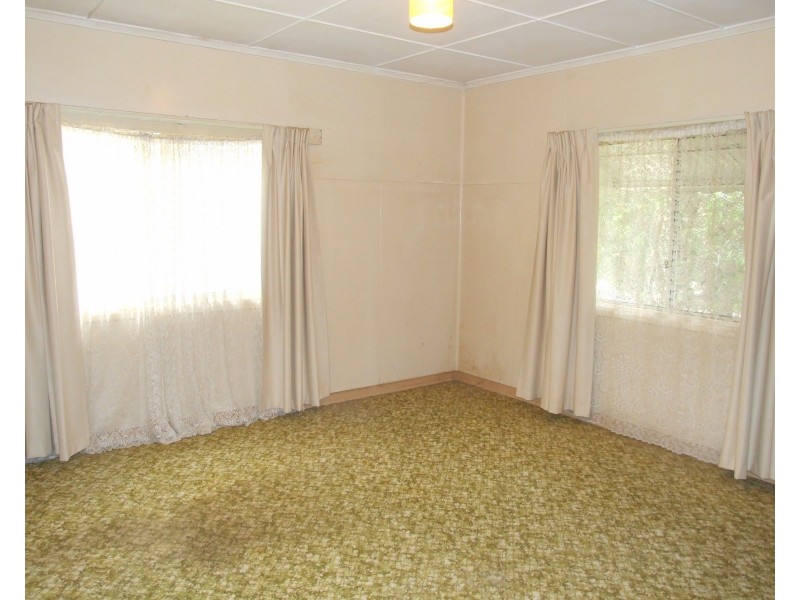 3 New England Highway, Crows Nest QLD 4355