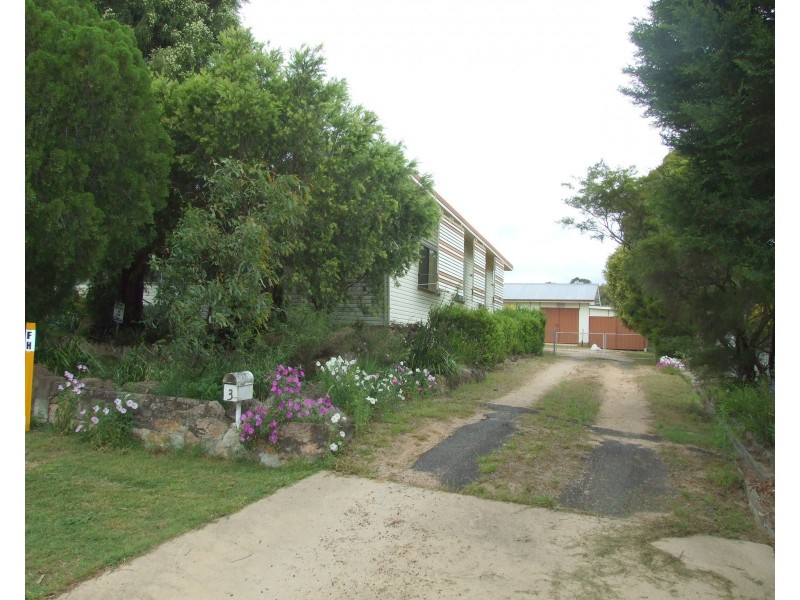 3 New England Highway, Crows Nest QLD 4355