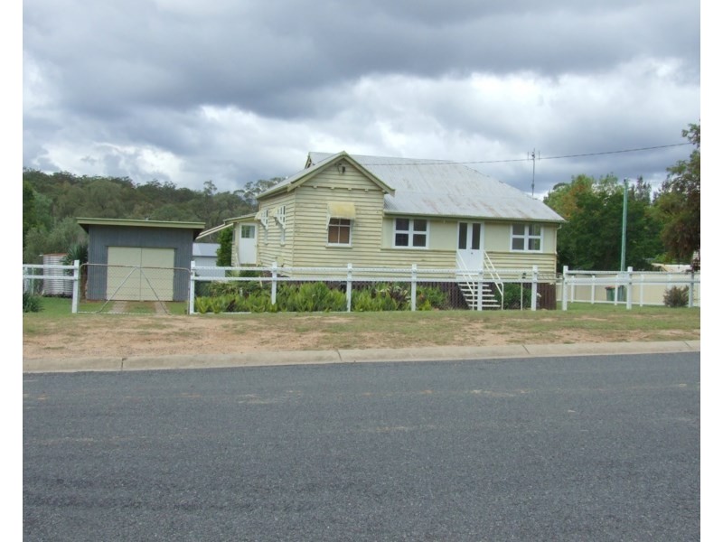 16 Esk Street, Crows Nest QLD 4355