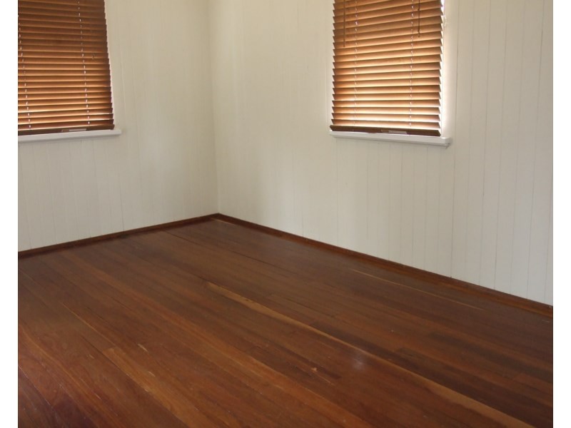 16 Esk Street, Crows Nest QLD 4355