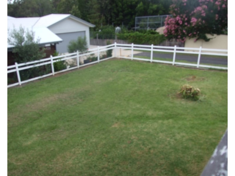 16 Esk Street, Crows Nest QLD 4355