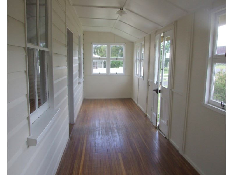 16 Esk Street, Crows Nest QLD 4355