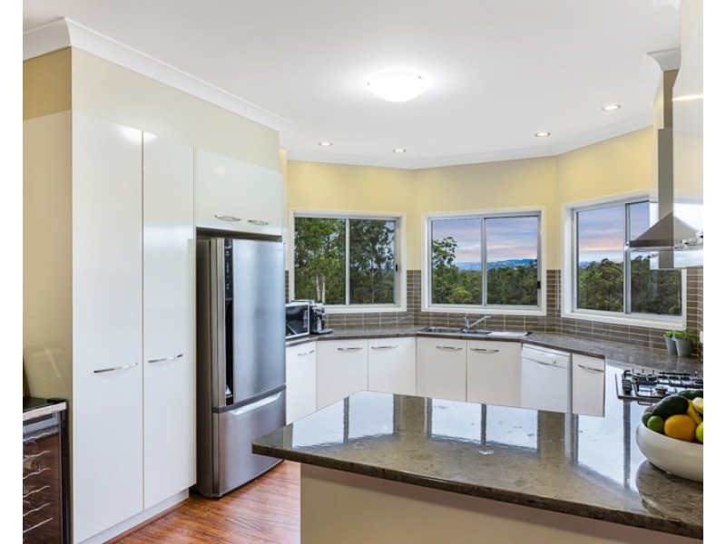 21 Sewell Road, Crows Nest QLD 4355