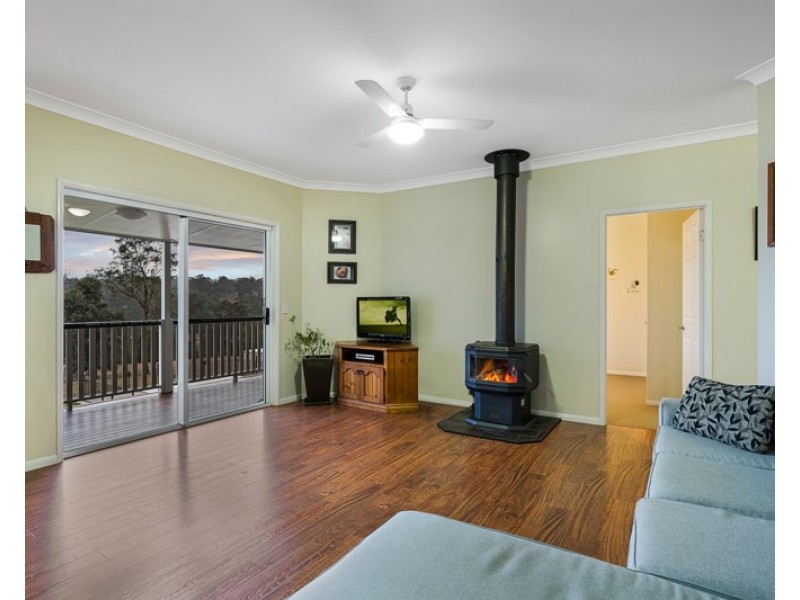 21 Sewell Road, Crows Nest QLD 4355