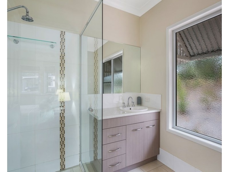 21 Sewell Road, Crows Nest QLD 4355