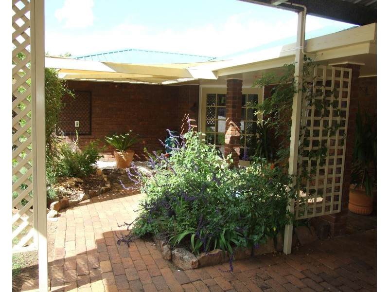 15 Railway Terrace, Crows Nest QLD 4355