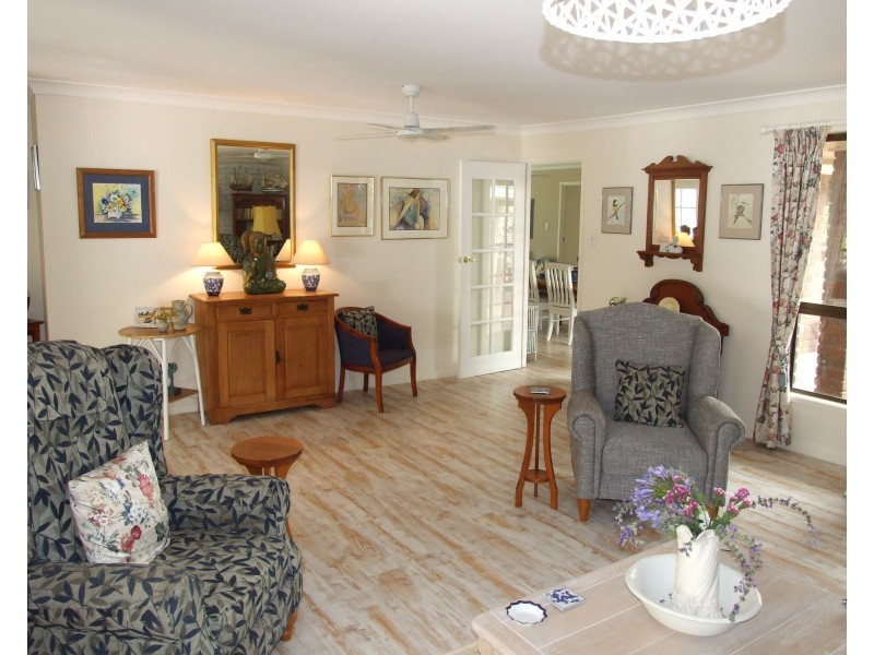 15 Railway Terrace, Crows Nest QLD 4355