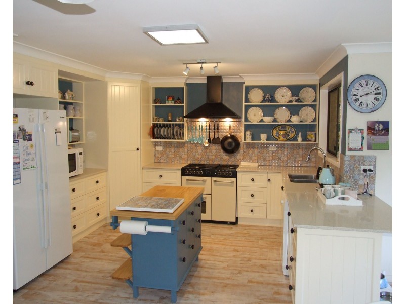 15 Railway Terrace, Crows Nest QLD 4355