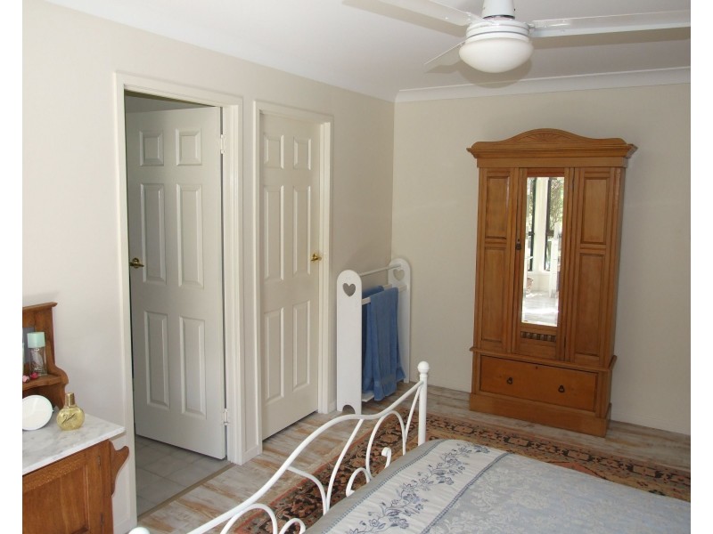 15 Railway Terrace, Crows Nest QLD 4355