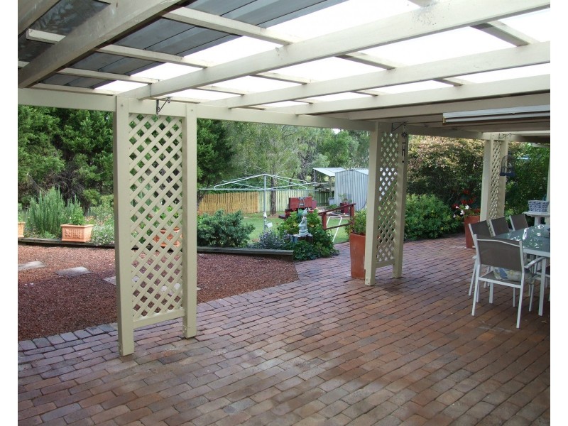 15 Railway Terrace, Crows Nest QLD 4355